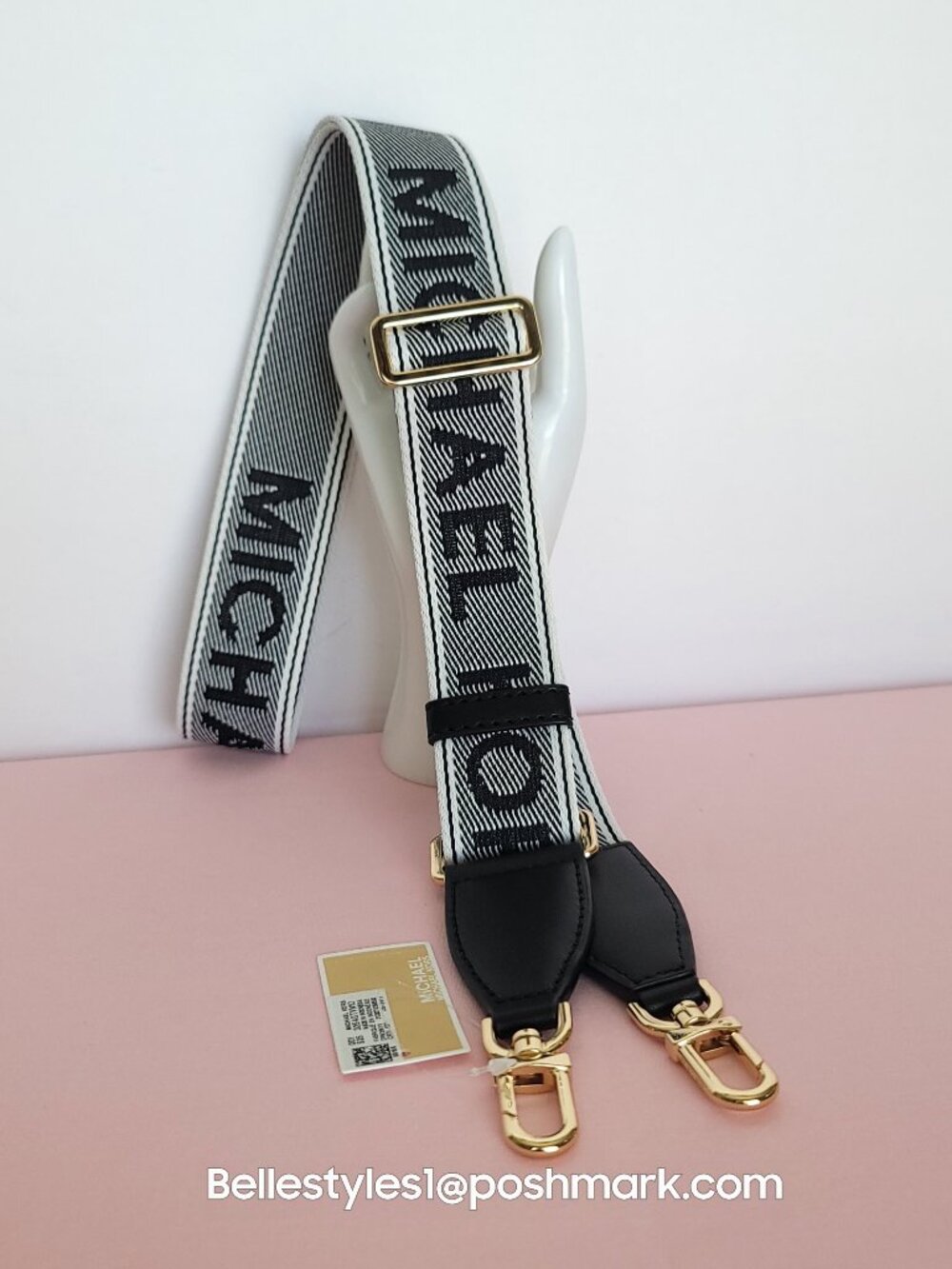 MICHAEL KORS Webbing Strap Signature Logo with Carabiner Clip-Black/White⭐